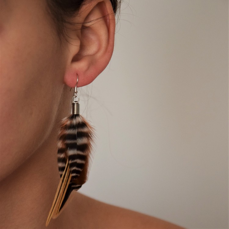 biżuteria z piór dla kobiet