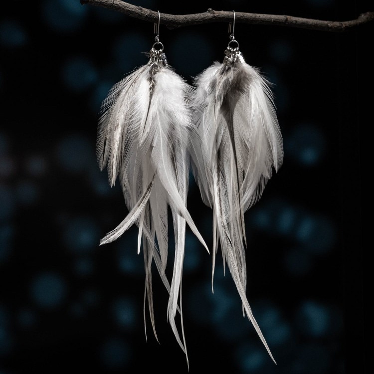 kolczyki z piórami białe