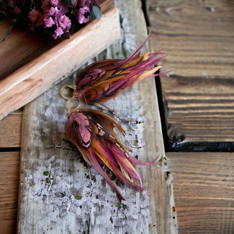 kolczyki z piórami Margaret fuksja Zuzzo