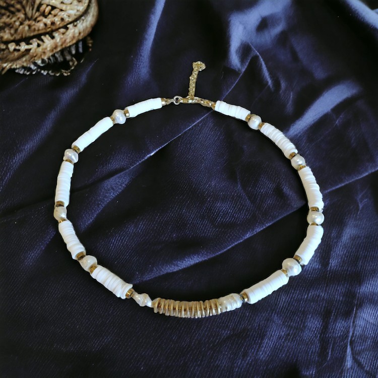 biały naszyjnik , choker