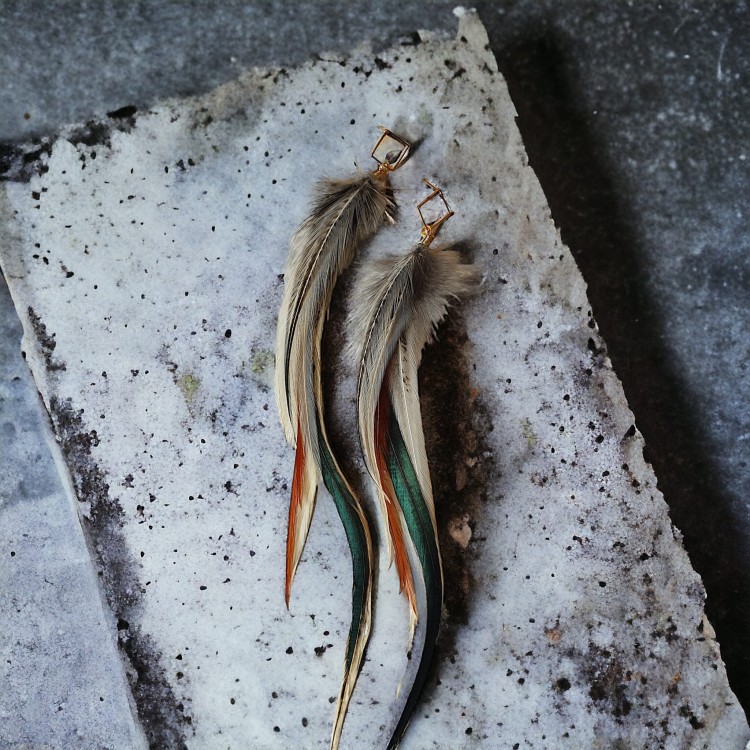 kolczyki z piór długie kolorowe z biglem geometrycznym