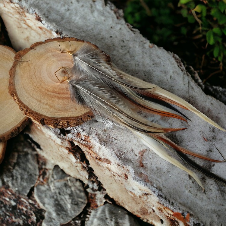 kolczyki z piór długie kolorowe z biglem geometrycznym