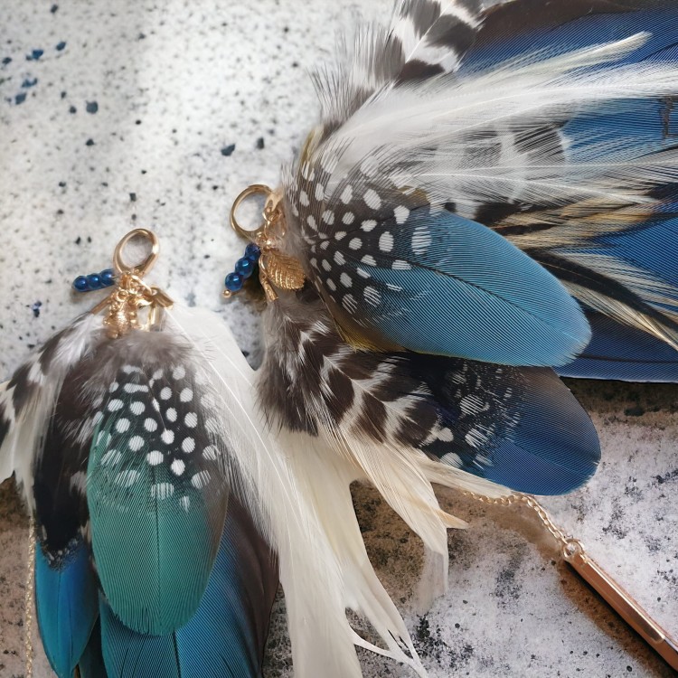 kolczyki z piór papugi maja zuzzo