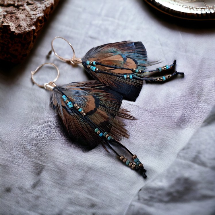 kolczyki z piór , kolczyk z piórami June krótkie