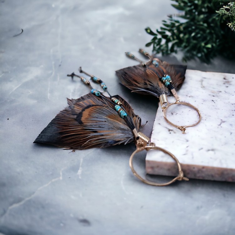 kolczyki z piór , kolczyk z piórami June krótkie