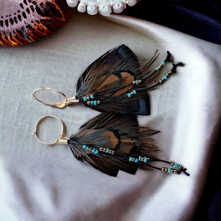 kolczyki z piór , kolczyk z piórami June krótkie