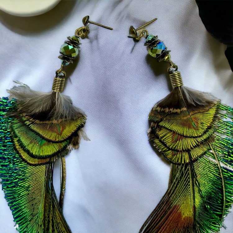 Kolczyki z piór Eva kolczyki z piórami pawia