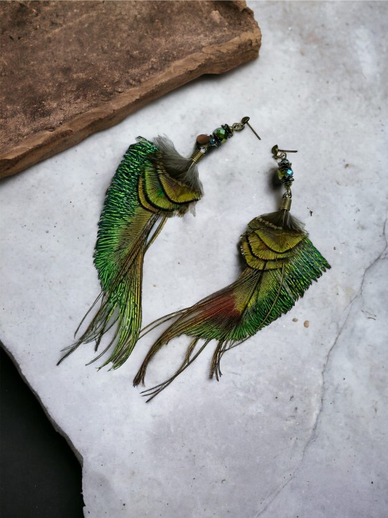 Kolczyki z piór Eva kolczyki z piórami pawia