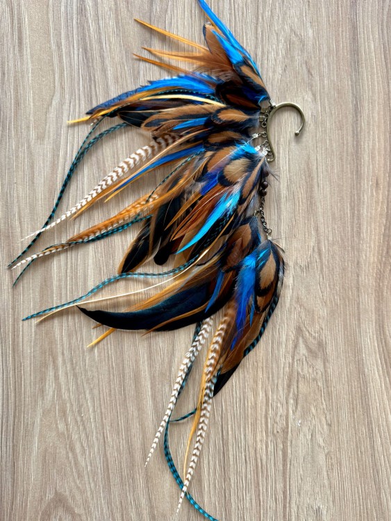 Kobalrtowe skrzydła - nausznica z piór Zuzzo