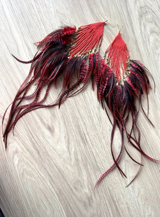 Kolczyki z piór Karmazynowy Blask, czerwone pióra Zuzzo