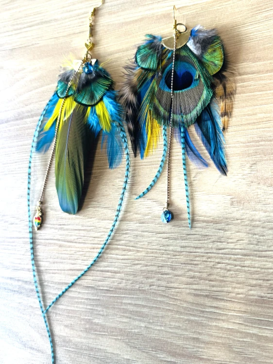 Kolczyki z piór papuga i paw Zuzzo