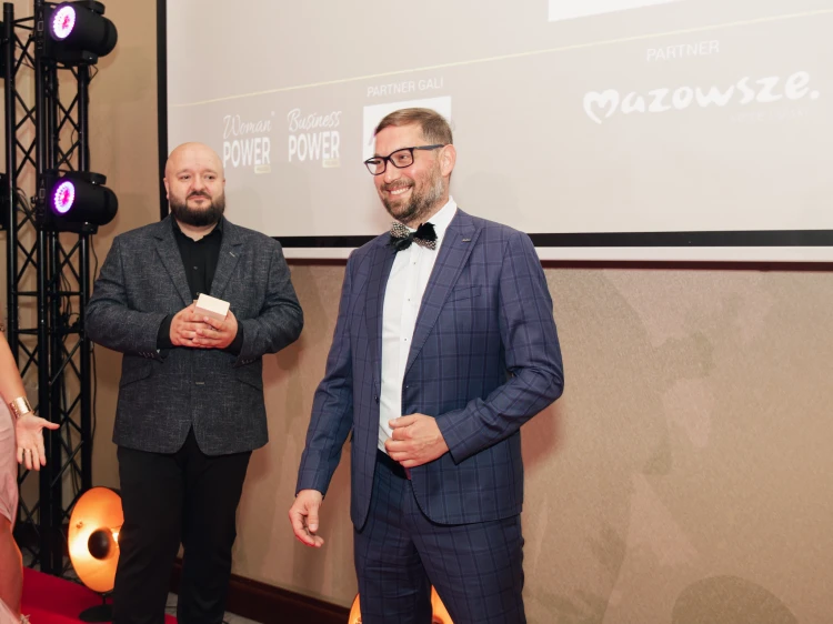 Muszka męska z piór Noir &amp; Pearl Zuzzo